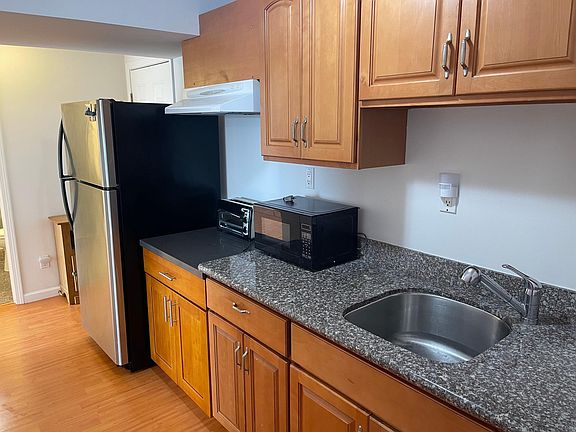3rd image of 2333A 24th Ave