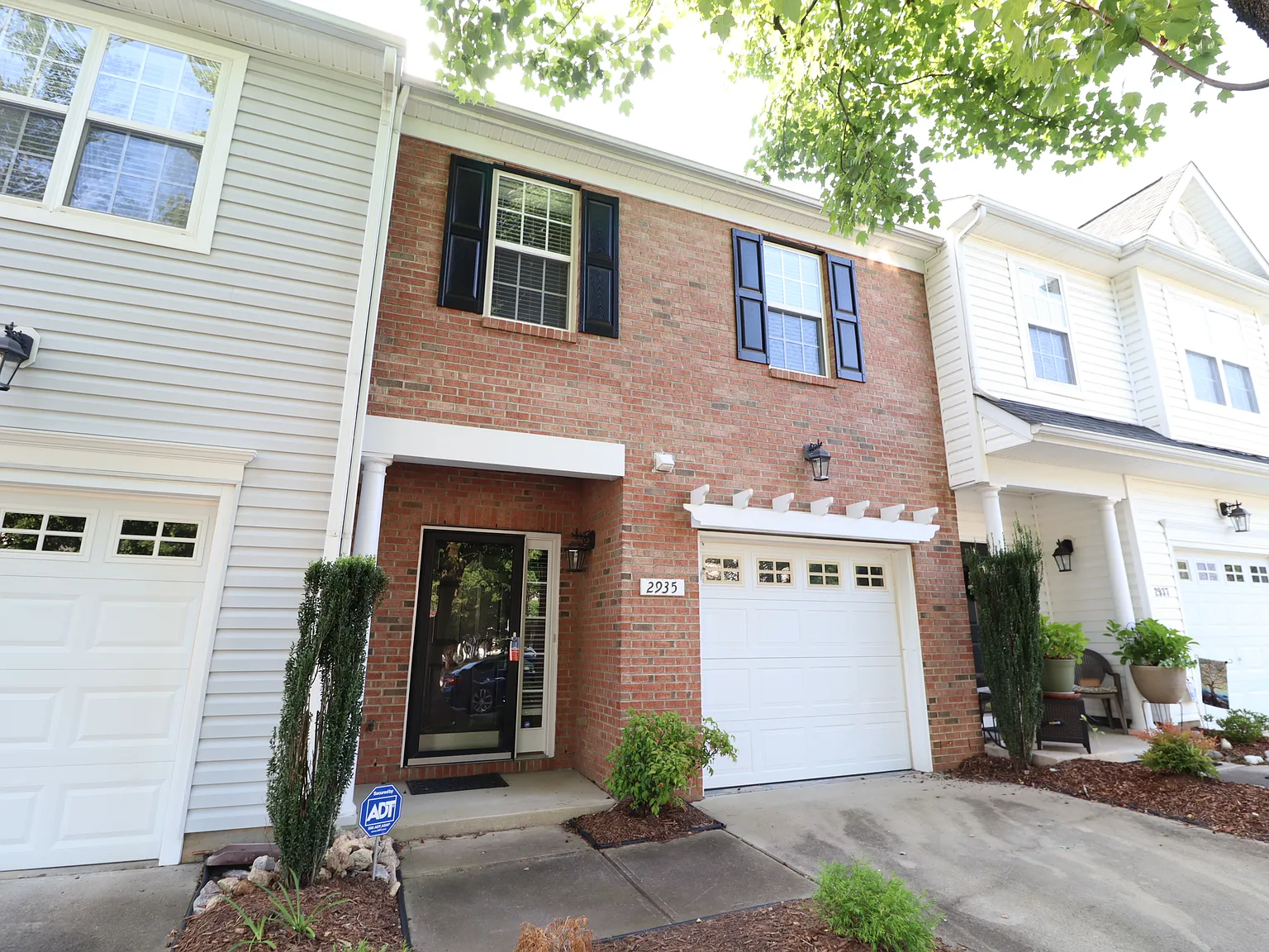 Immaculate North Raleigh Townhome Available Immediately — Photo 1