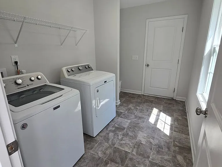 313 Mann St — Photo 6