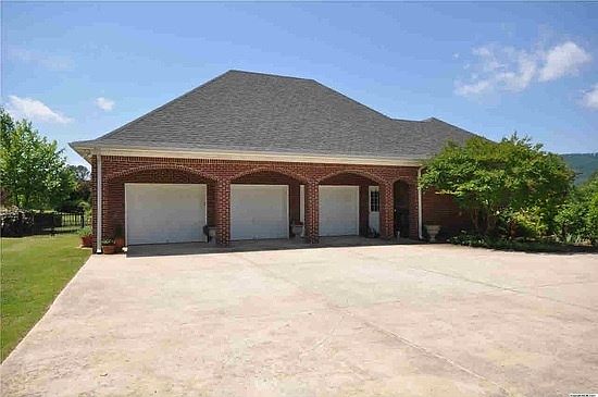 Oversized garage...workshop n 3rd bay
						:
						Nice arches for more shelter from weather....