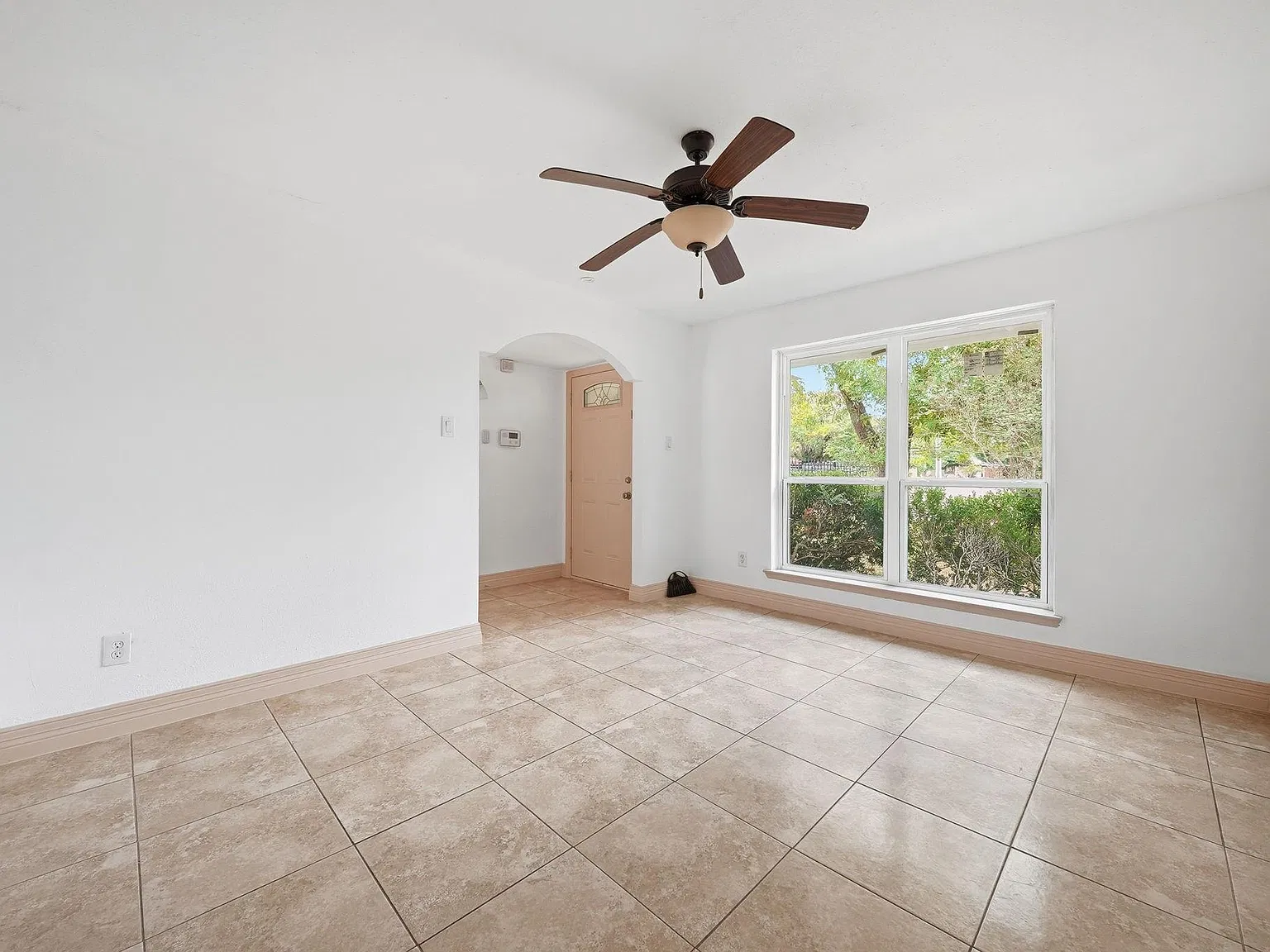 3 bed, 1.5 bath, 1032 sqft, $1,650 — Photo 4