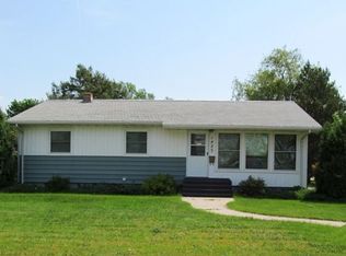 1425 E 2nd St, Redfield, SD 57469