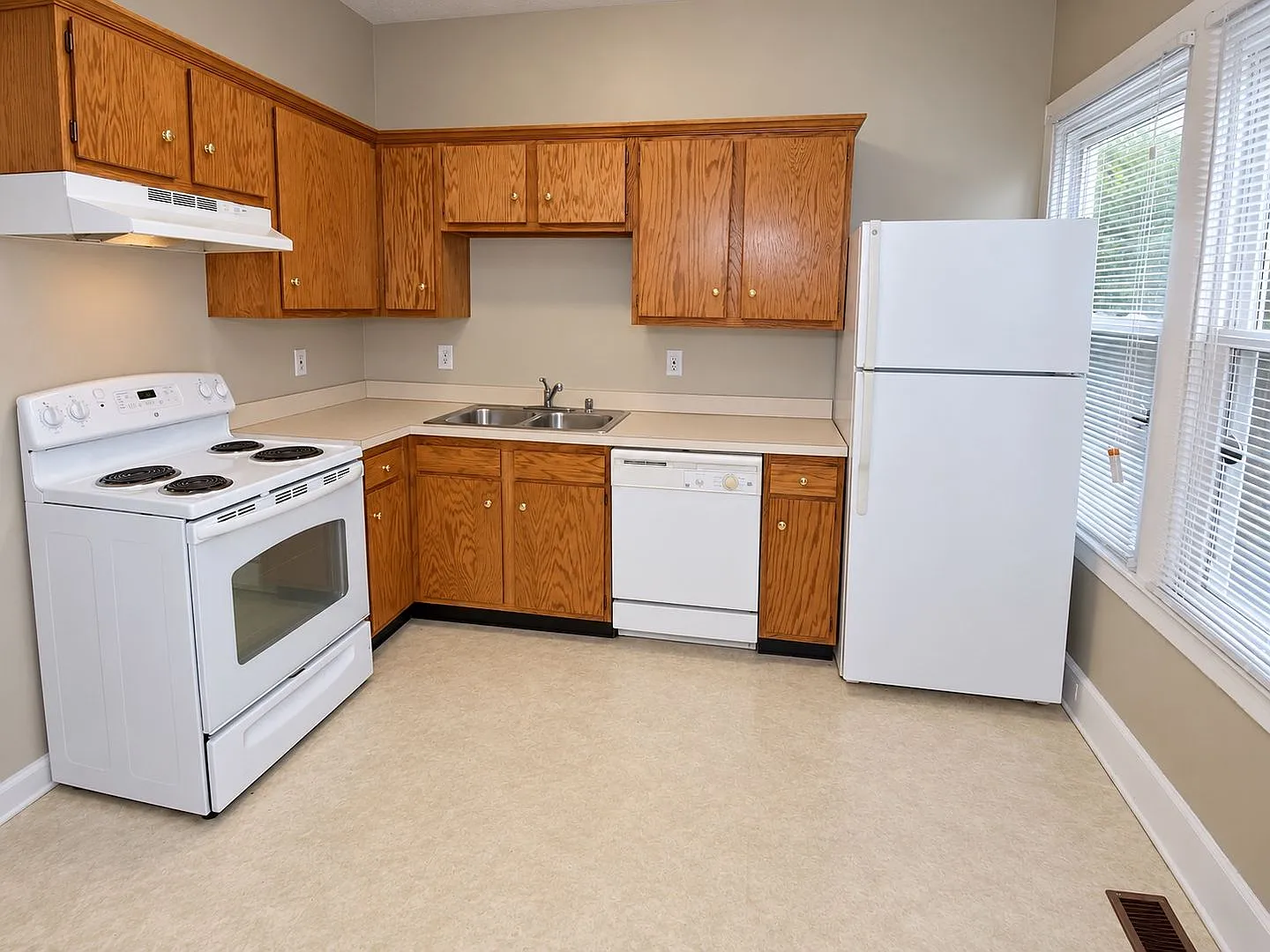 1105 Cresent Ave Units A & B — Photo 3