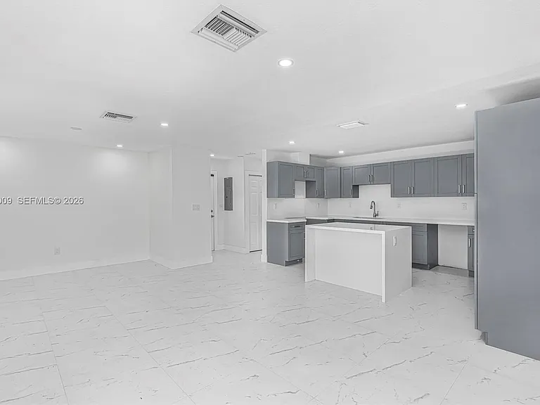 2901 SW 92nd Ave — Photo 6