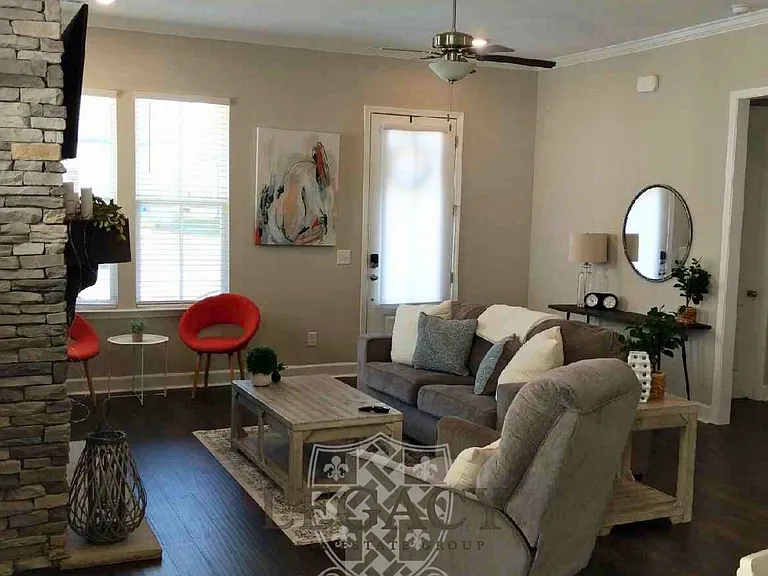 708 Goswell Dr — Photo 7