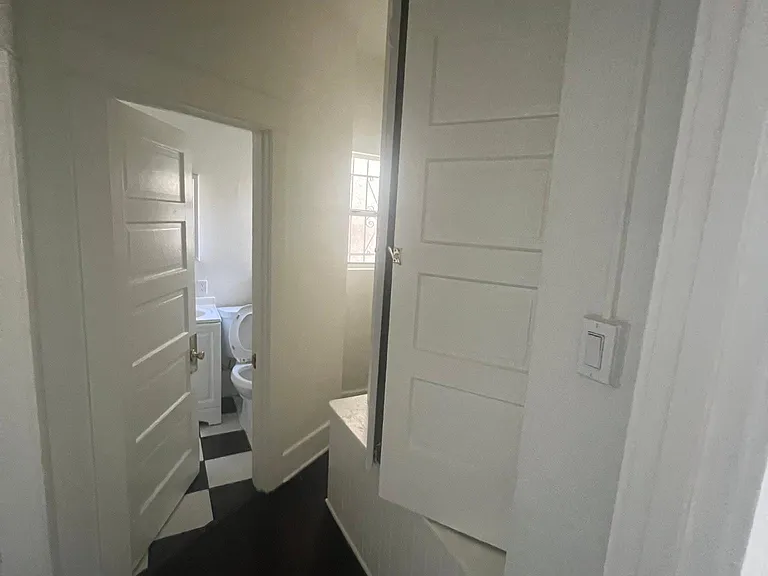 1927 Bonsallo Ave #4 — Photo 23