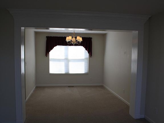 Living/dining vacant