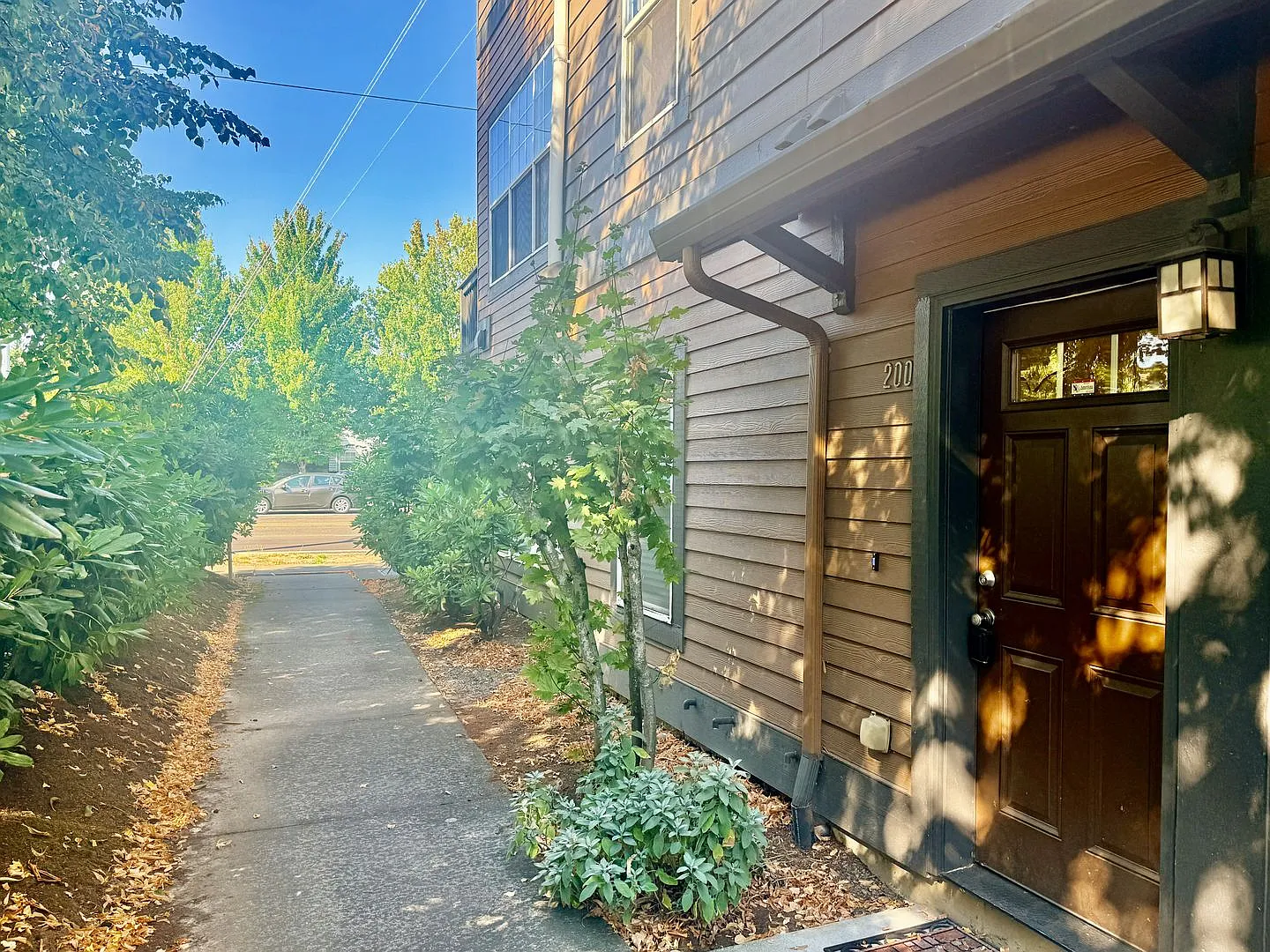Beautiful & Pristine 3-Bedroom Townhome in Prime Beaverton Location — Photo 2
