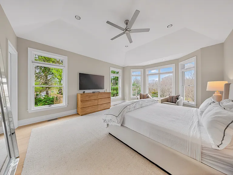 360 Canoe Place Rd — Photo 24