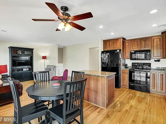 5th image of 4504 Old Field Dr