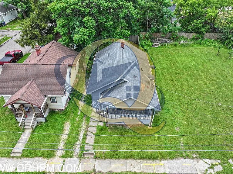 1205 Pinehurst Ave — Photo 2