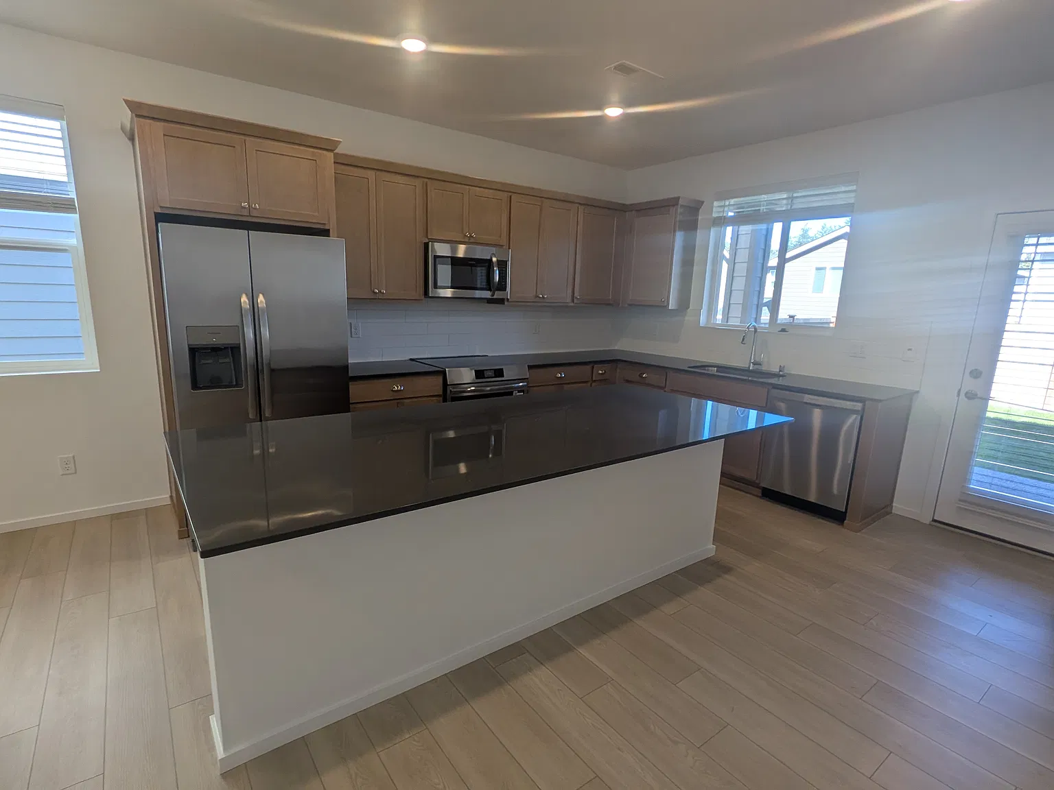 3 bed, 2.5 bath, 1656 sqft, $2,900 — Photo 3