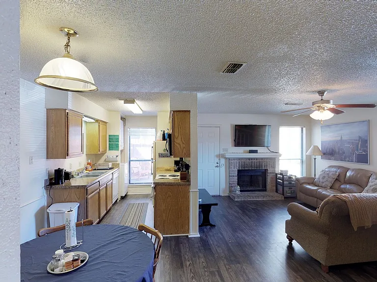 521 W Sycamore St — Photo 27