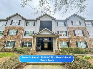 8304 Fairington Village Dr, Lithonia, GA 30038