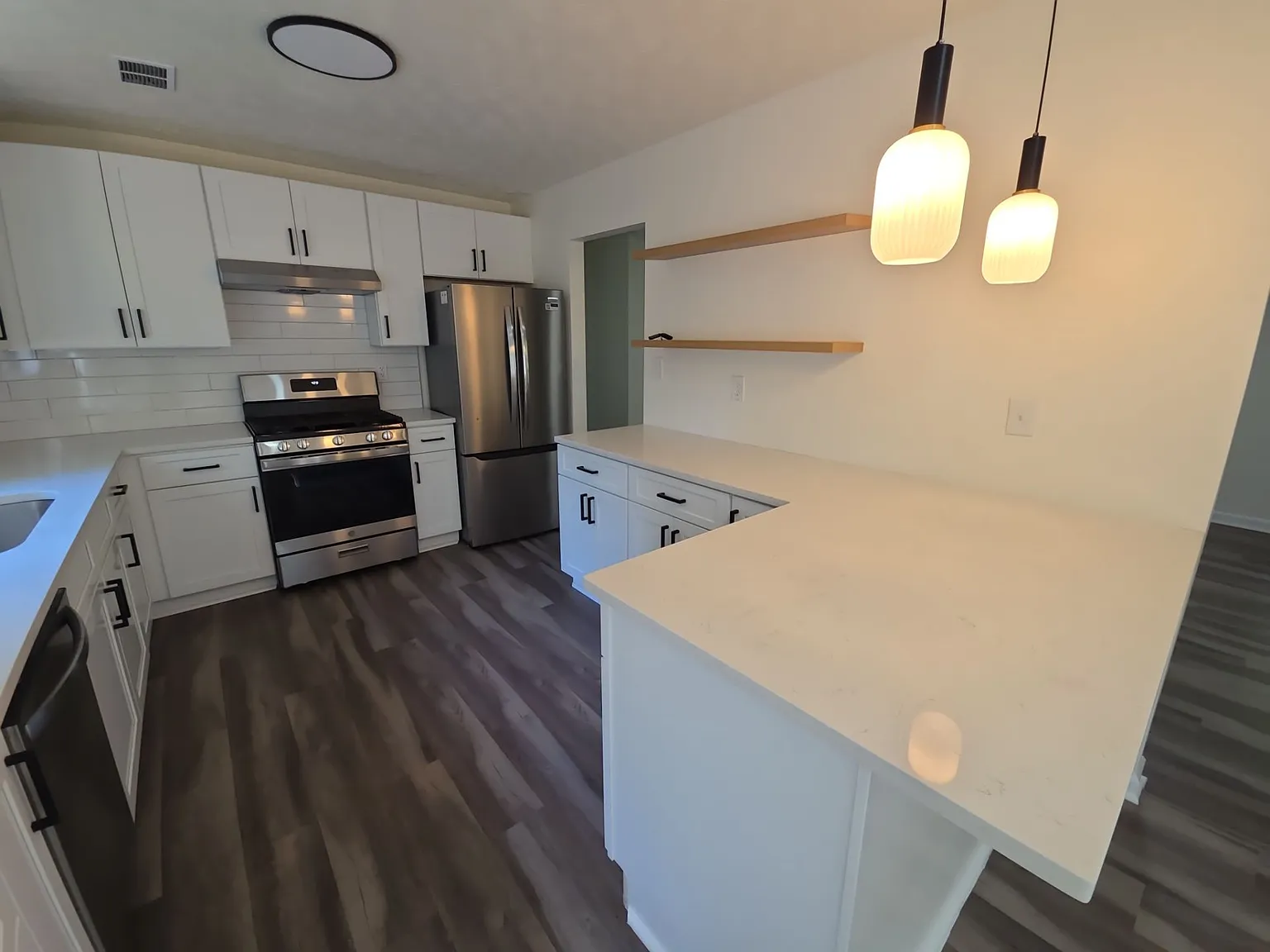 3 bed, 1900 sqft, $2,675 — Photo 4
