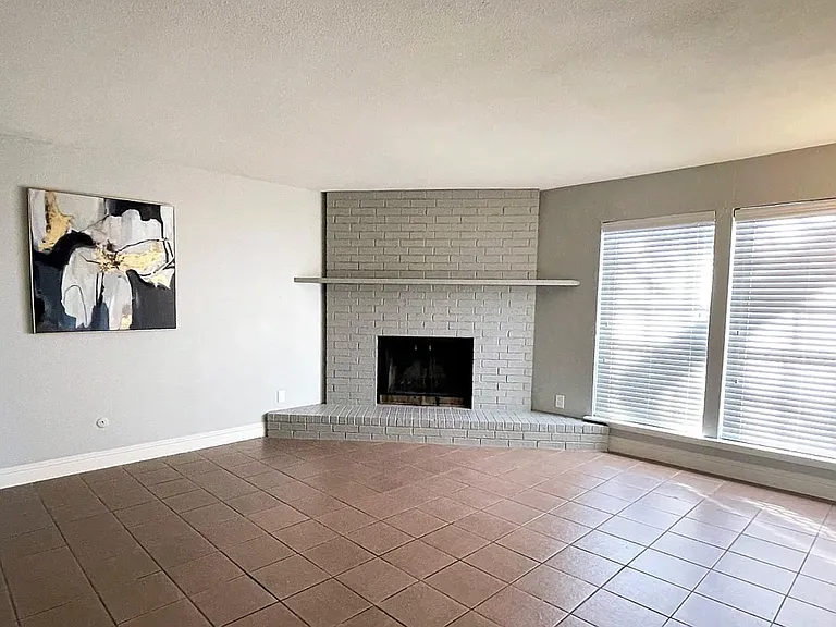 2209 Chase Ct — Photo 2