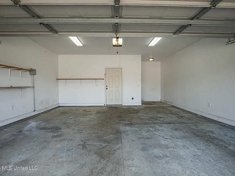 101 Sara Fox Dr — Photo 30