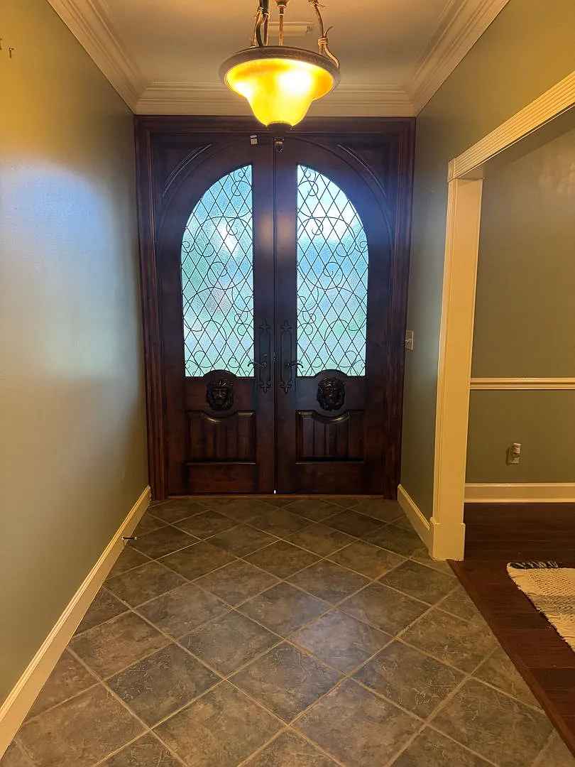 Towne Lake Home — Photo 2
