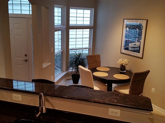 Eat-In Kitchen