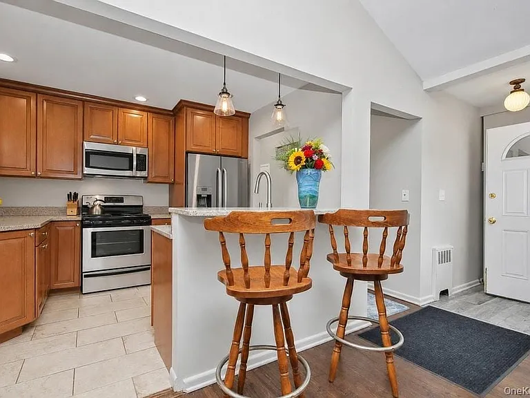 7 Tudor Pl — Photo 6