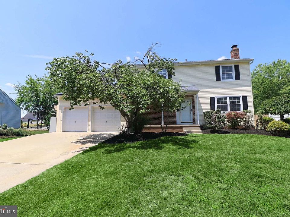 1st image of 23 Lancaster Dr