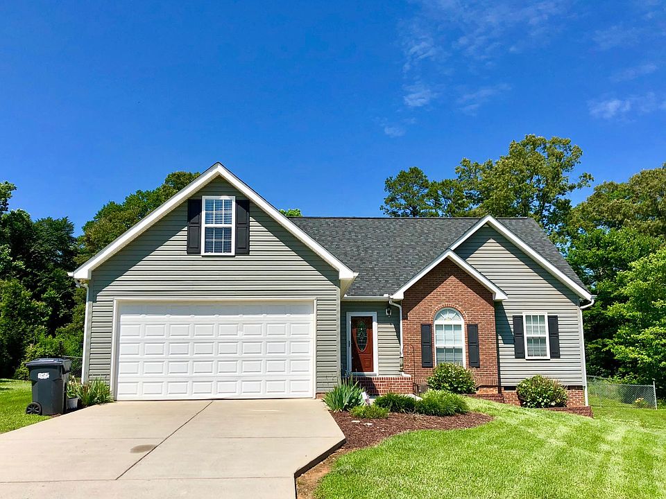 1st image of 127 Whistling Pines Dr