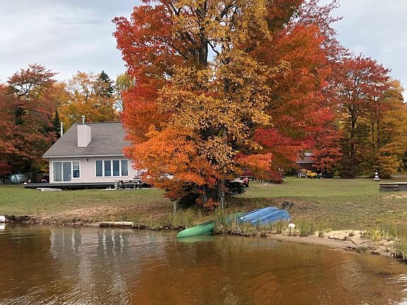 3rd image of 6139 Sand Point Rd