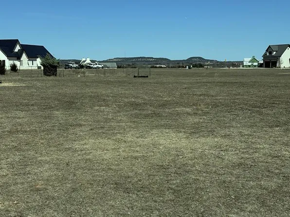 224 Interlaken St, Fredericksburg, TX 78624