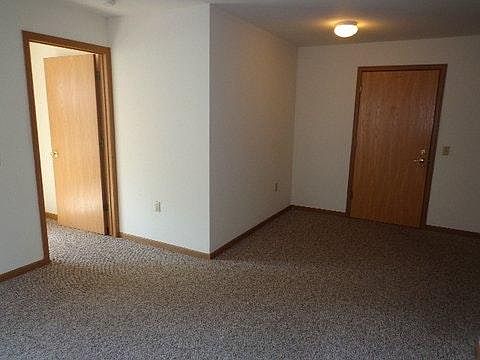 3rd image of 210 Lakelawn Pl APT 1B