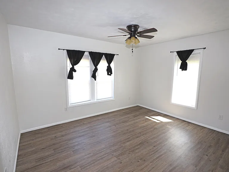 525 E Jackson Ave — Photo 5