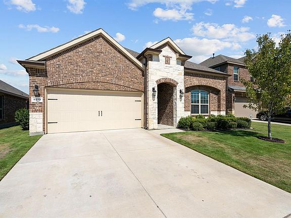 2nd image of 1113 Lake Forest Trl