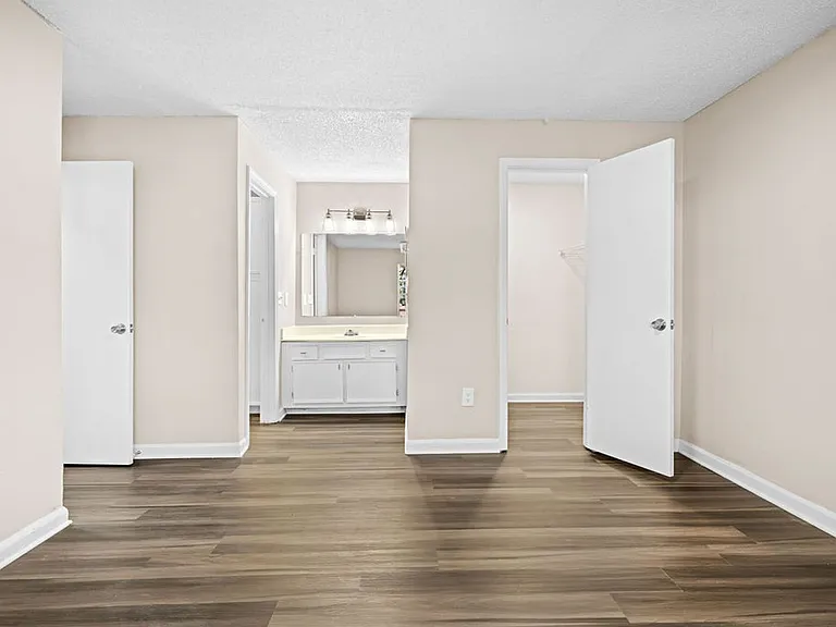 Castle Creek Apartments: Welcome Home to Comfort and Premier Living in Decatur, GA — Photo 52