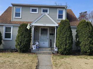 702 Newbury St, Springfield, MA 01104