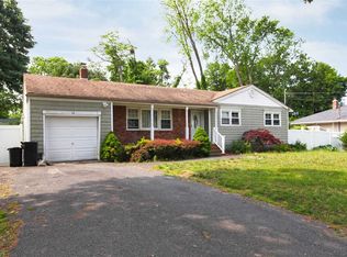 12 Roxborough Ave, Patchogue, NY 11772