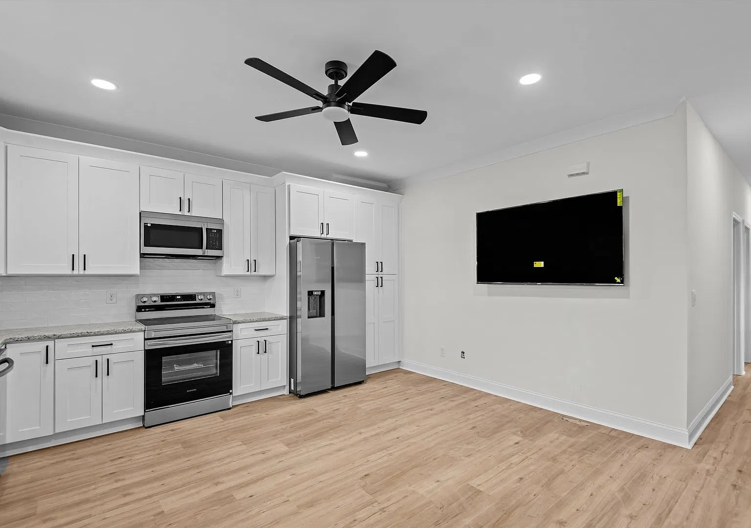 Newly built in 2025 Four Bedrooms/Four Bathrooms New appliances — Photo 4