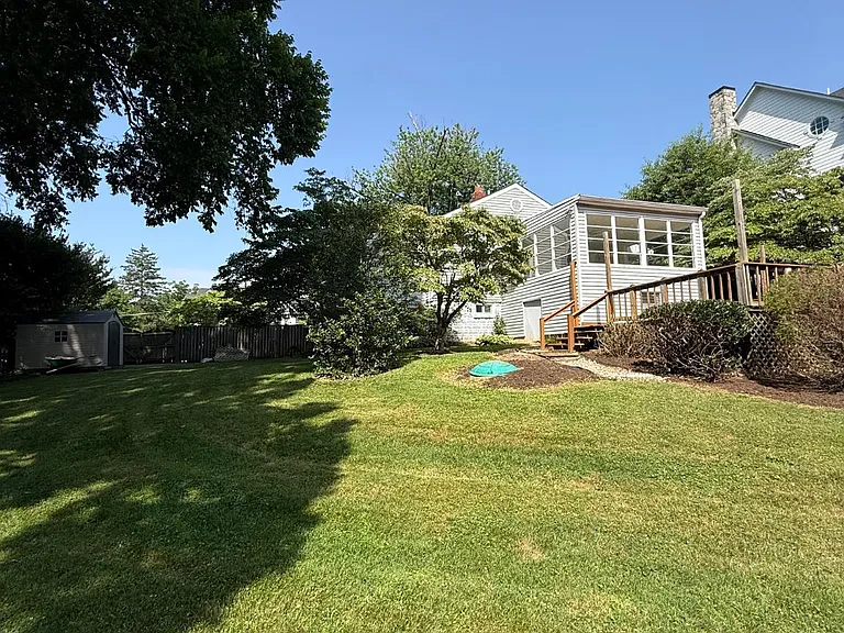 1131 Marion Ave — Photo 13
