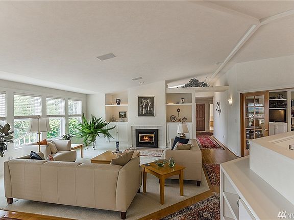 5th image of 1914 Berry St NE