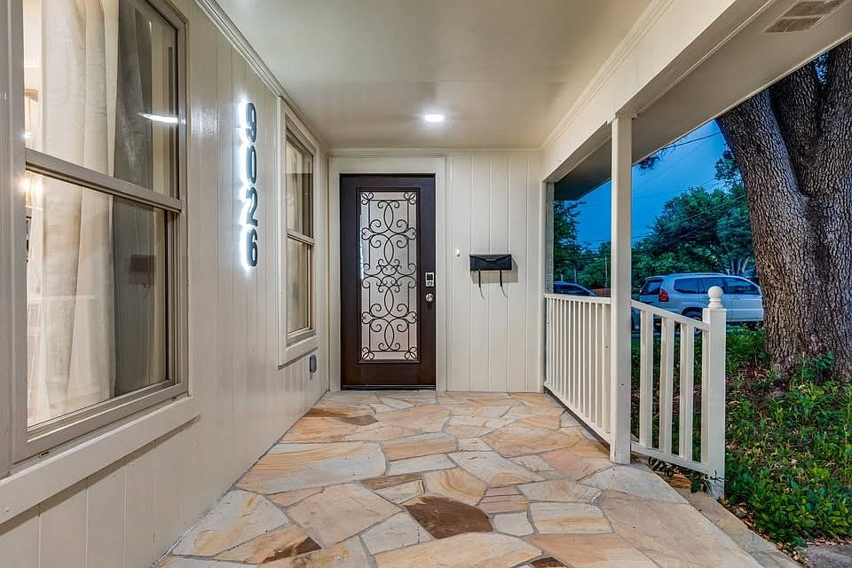 1st image of 9026 Livenshire Dr