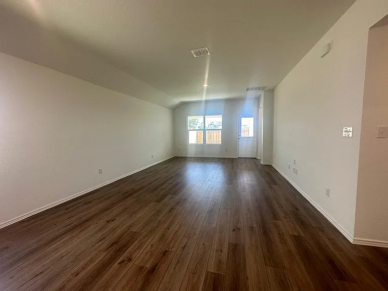 453 Alamito Ave — Photo 17