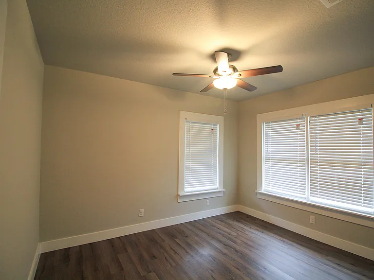 1138 Iowa St — Photo 5