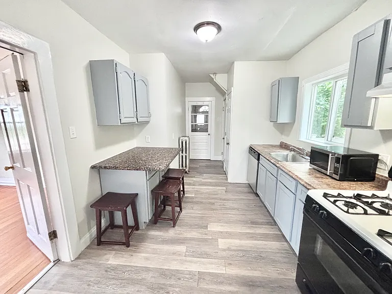 121 Winthrop St #1 — Photo 6