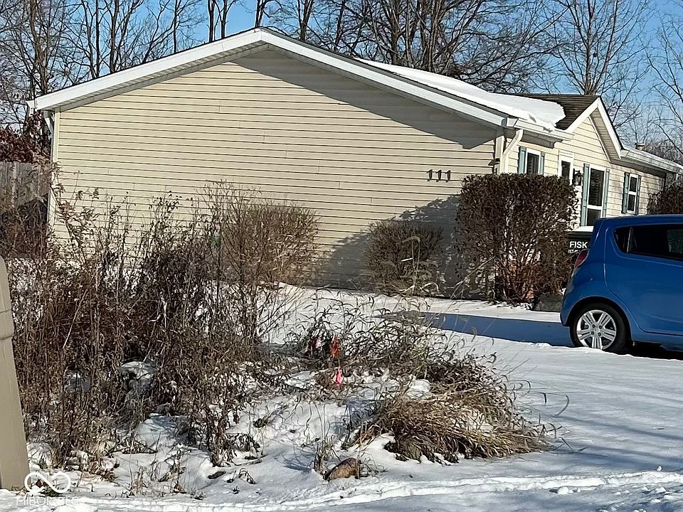 2nd image of 111 Fountain Lake Dr