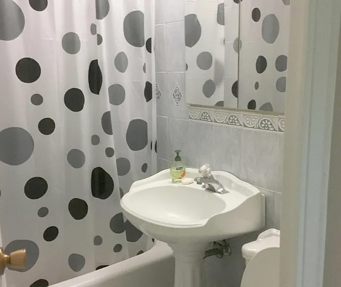 105 Raglan Ave — Photo 7