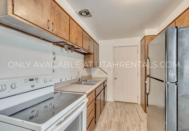 1194 W 300 N — Photo 7