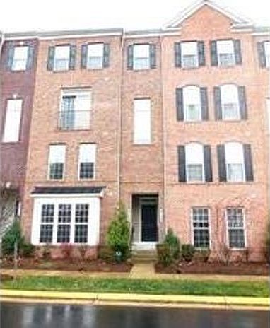2 level brick front townhome/condo