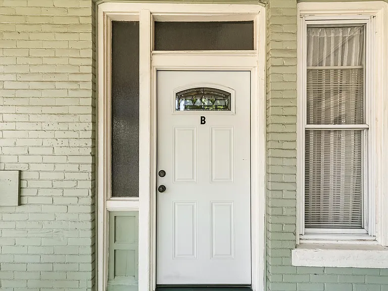 208 S Lincoln St #A — Photo 6