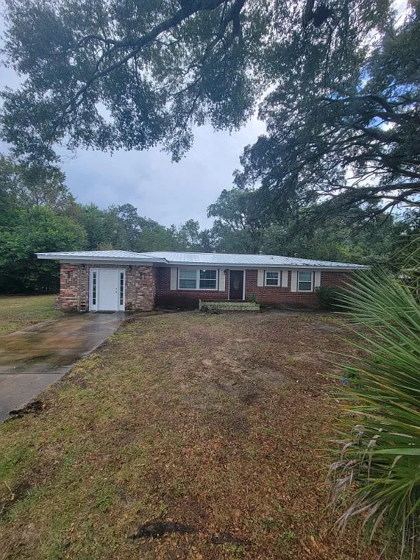 3 bed, 1692 sqft, $1,400 — Photo 1