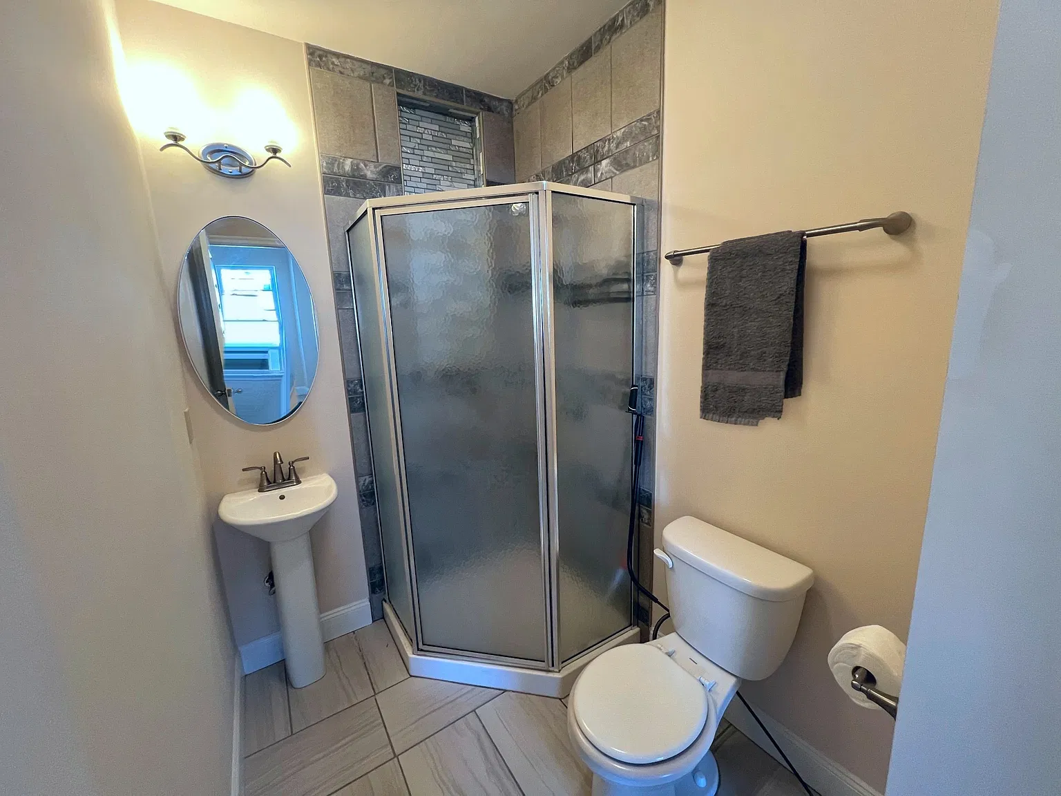 3 bed, 1040 sqft, $1,550 — Photo 2