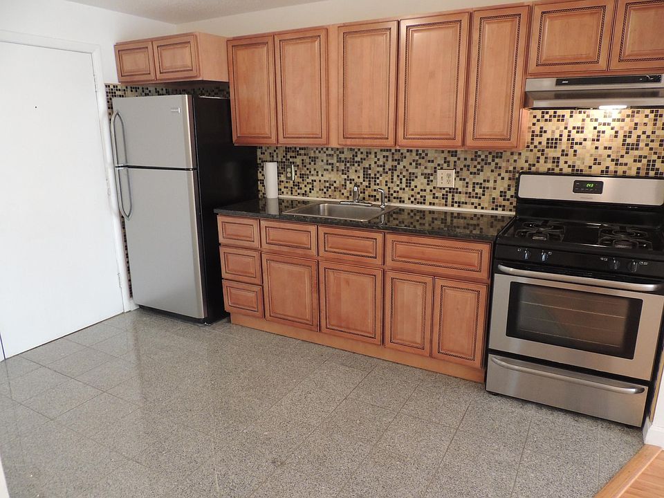 1st image of 9 Lancelot Ct APT 20