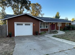728 W Main St, Silverton, OR 97381